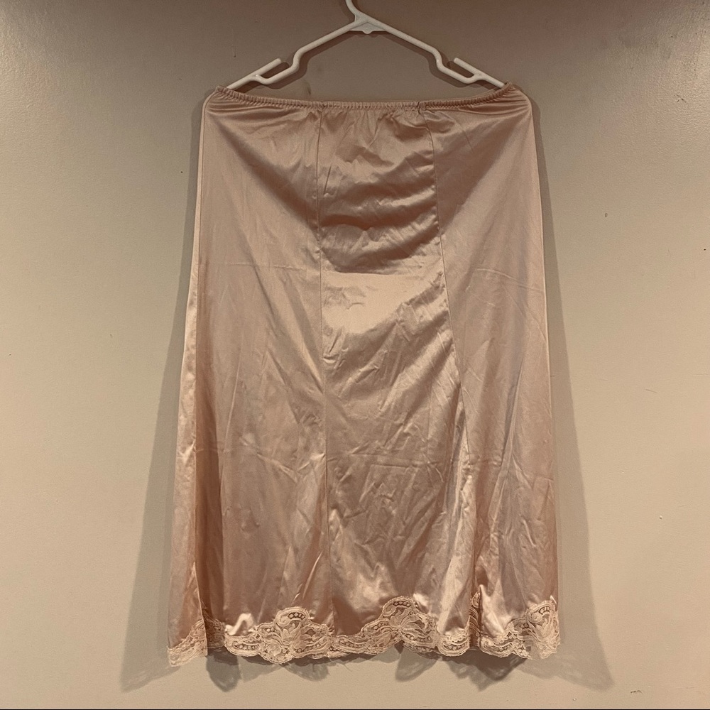 Vintage 🌸 Beige Silky Lacey Skirt Slip